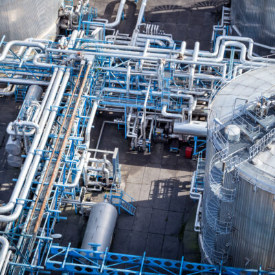 Aufnahme einer Chemieindustrieanlage aus der Vogelperspektive