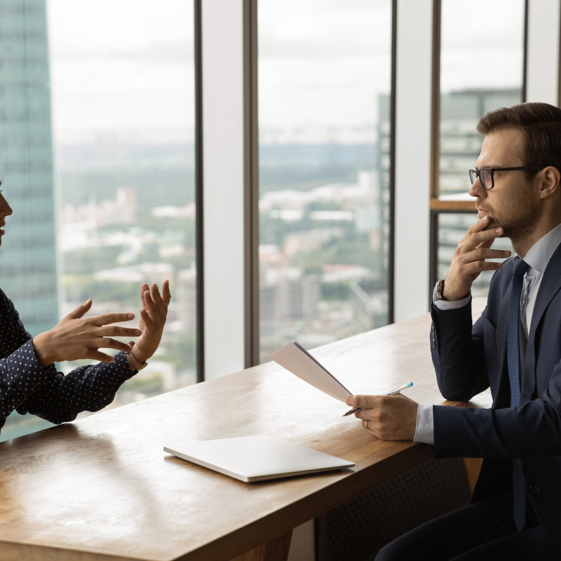 HAPEKO Magazinartikel Haederbild Recruiting vs. Headhunting