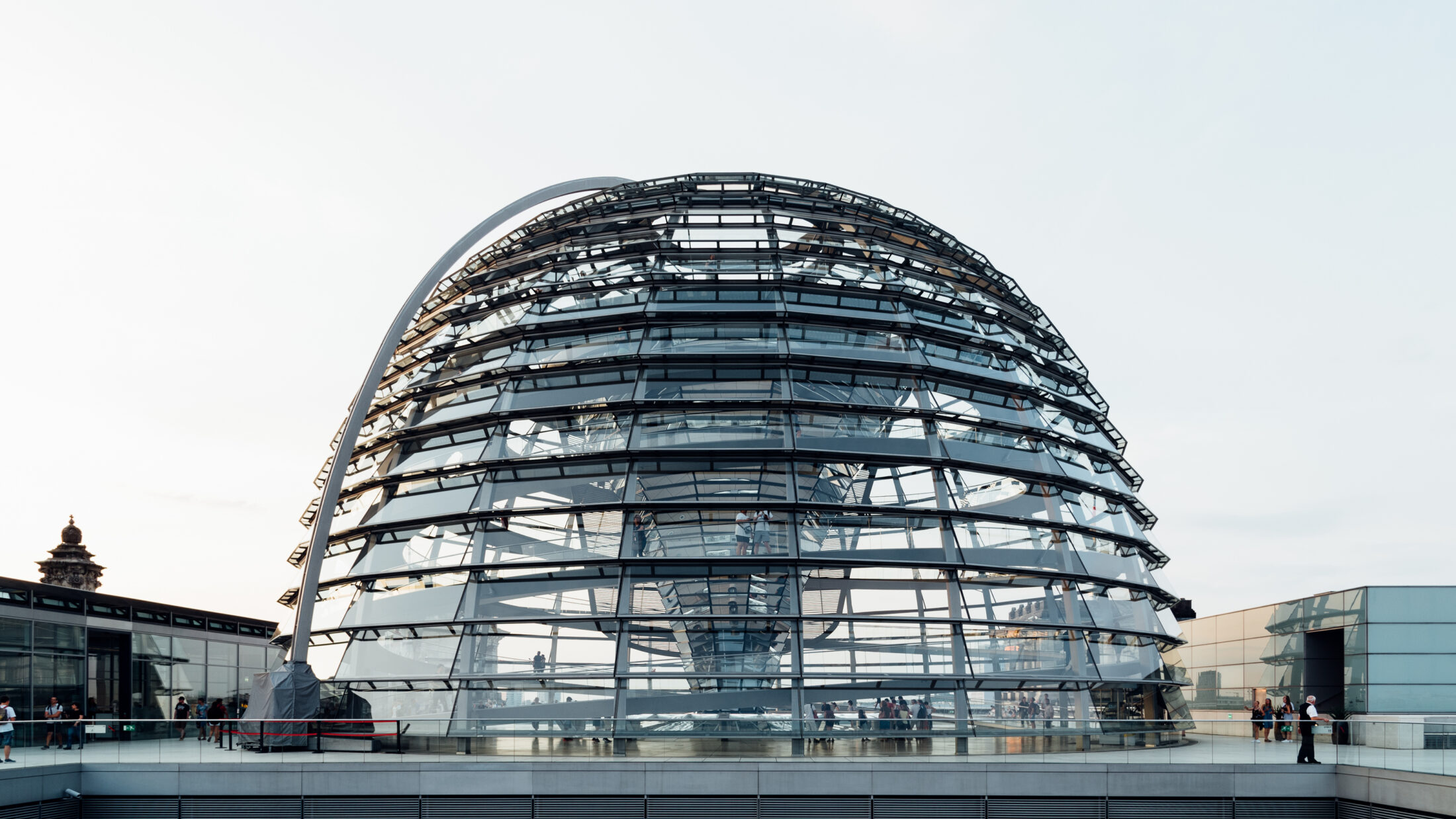 View of the dome of reichstag building in berlin seat of the german parliament deutscher bundestag t20 v L3 K96